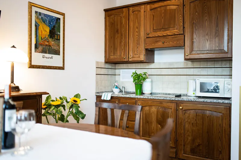 Cocina americana con muebles de madera — Deluxe, Hornigold